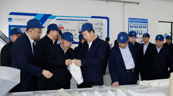 伊東集團董事長楊二喜一行赴內蒙古天皓玻纖有限責任公司和宏河物流公司參觀學習，共探合作新契機